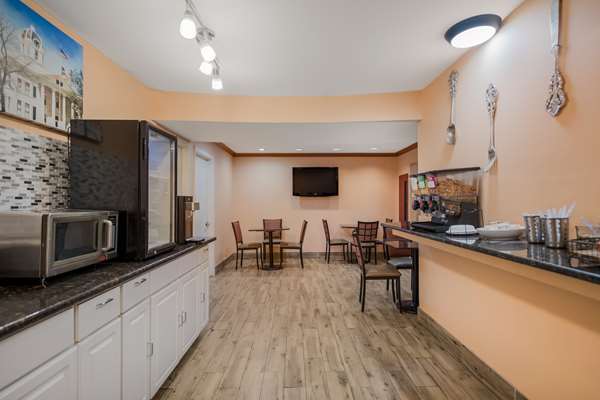 Restaurant - SureStay Hotel by Best Western Mt Pleasant