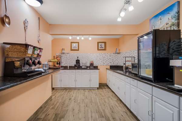 Restaurant - SureStay Hotel by Best Western Mt Pleasant