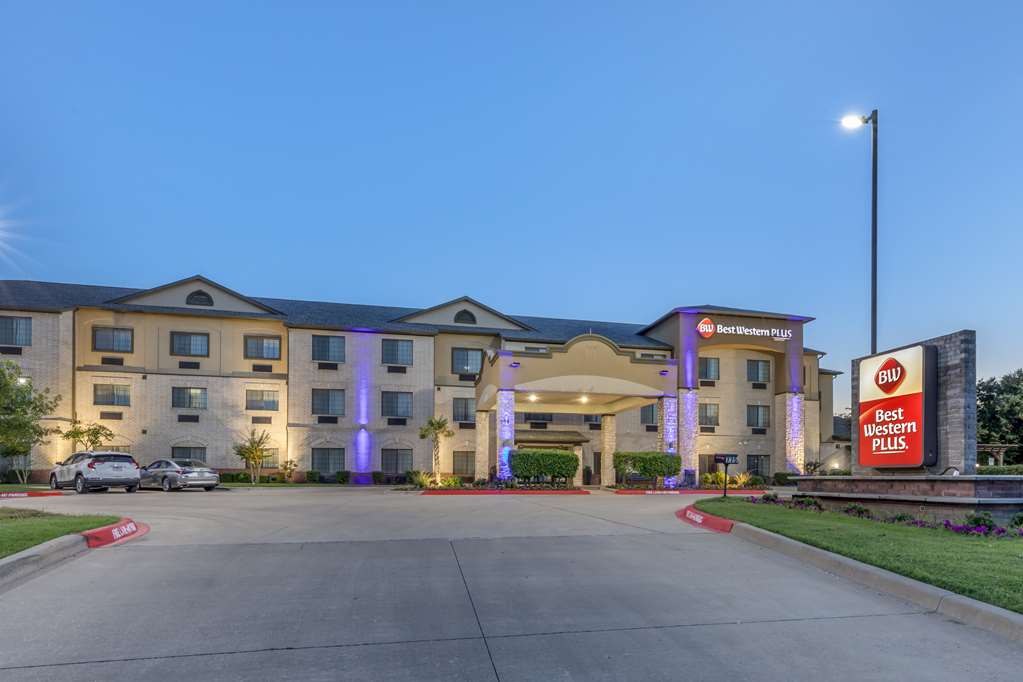 Best Western Plus Mansfield Inn & Suites
