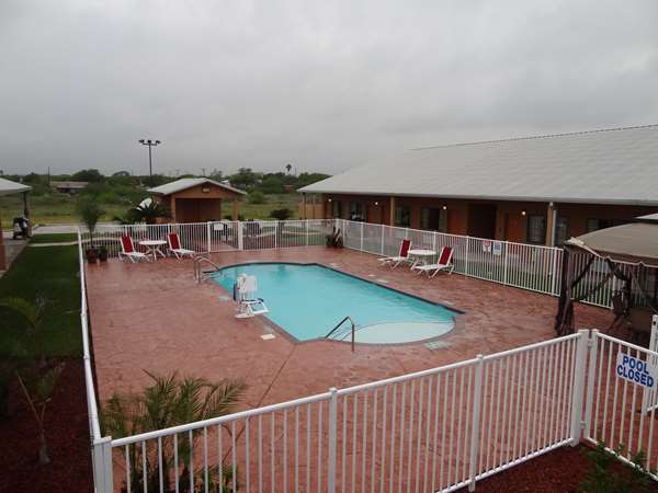Pool - Best Western Hebbronville Inn