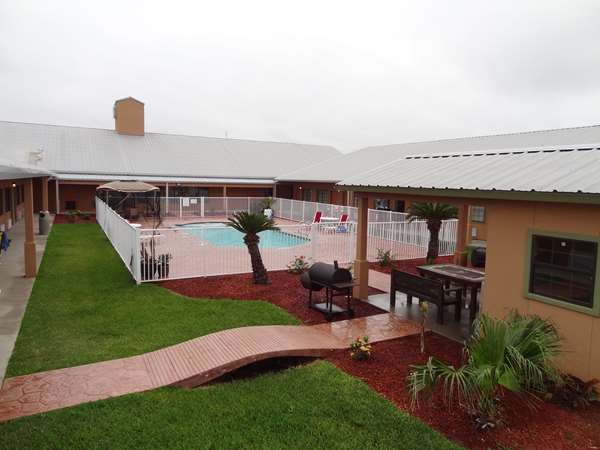 Pool - Best Western Hebbronville Inn