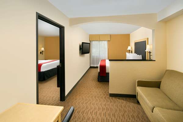  - Best Western Alamo Inn & Suites San Antonio - I-10 & I-35, Exit 155B