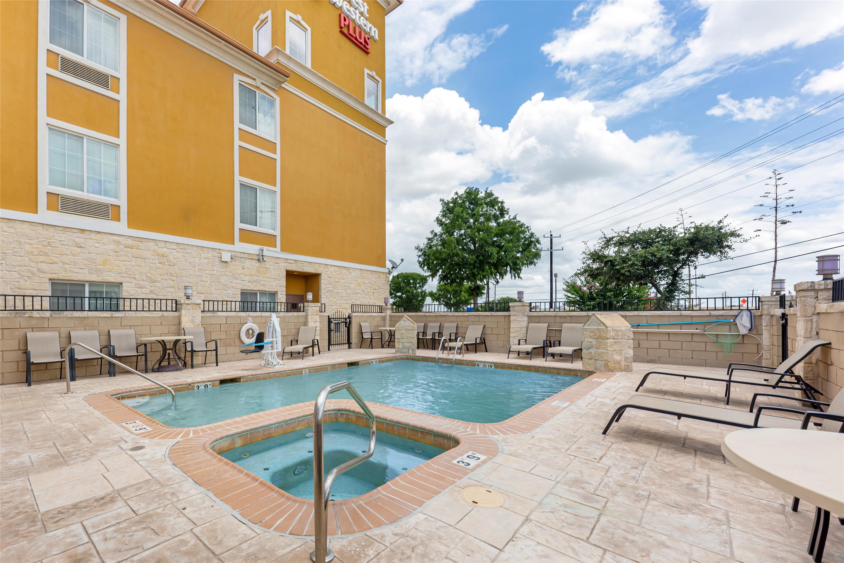 Outdoor Pool | Best Western Plus San Antonio East Inn & Suites