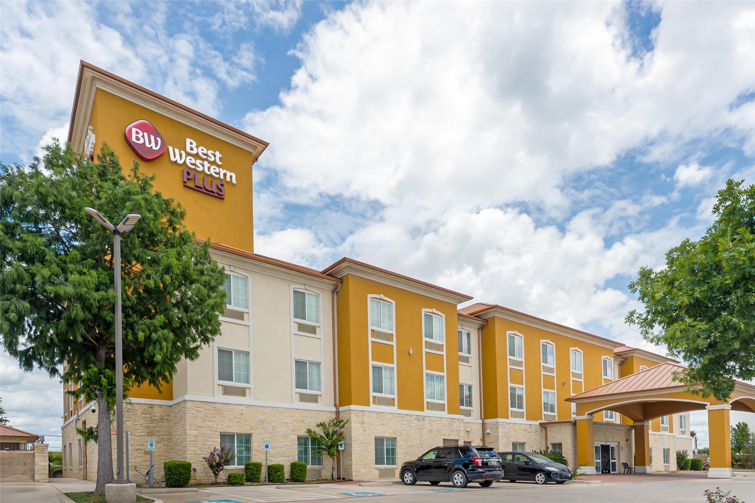 Exterior | Best Western Plus San Antonio East Inn & Suites