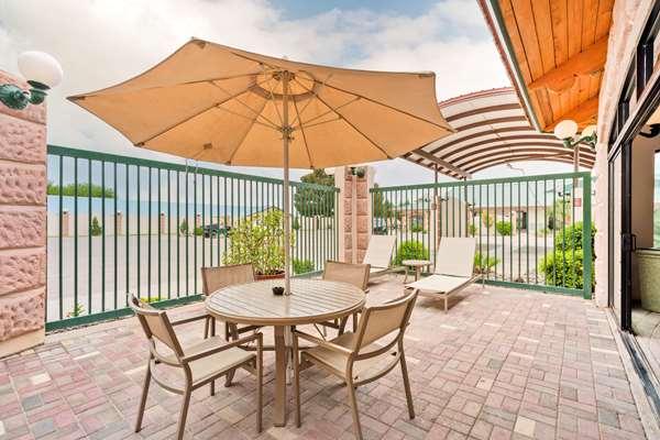 Pool - Best Western Plus Swiss Chalet Hotel Pecos - I-20, Exit 40