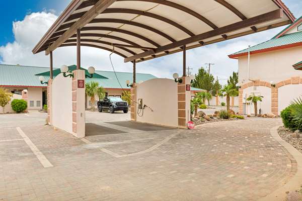  - Best Western Plus Swiss Chalet Hotel Pecos - I-20, Exit 40