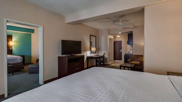  - Best Western Plus Midland Suites - I-20, Exit 136
