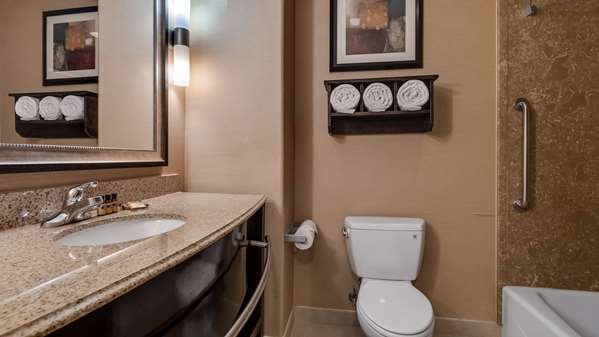  - Best Western Plus Midland Suites - I-20, Exit 136