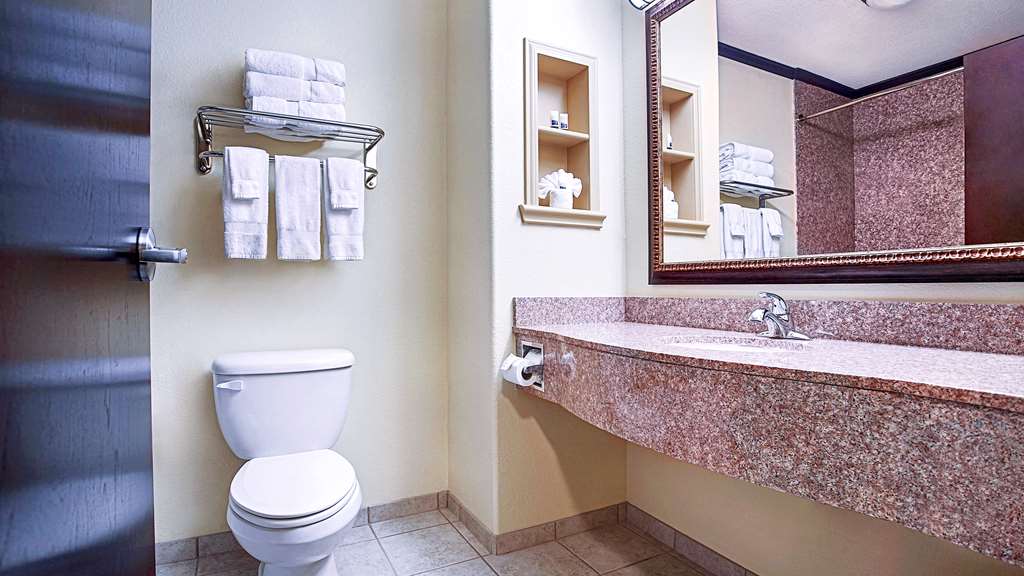 Best Western Plus Royal Mountain Inn & Suites-guestroom-Guest Room,Bathroom,On-Site.jpg