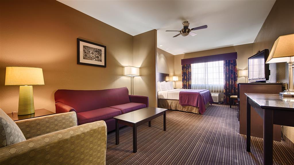 Best Western Giddings Inn & Suites-guestroom-Guest Room,Suite,Indoor/Interior,On-Site.jpg