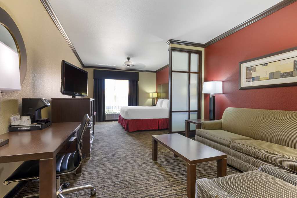 Best Western Plus Classic Inn & Suites-guestroom-Guest Room,Suite,On-Site.jpg