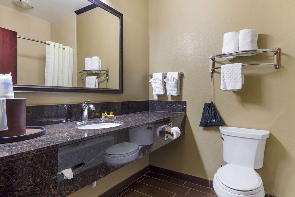 Best Western Plus Classic Inn & Suites-guestroom-Guest Room,Bathroom,On-Site.jpg