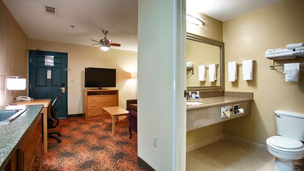  - Best Western Plus Waco North Bellmead - I-35, Exit 338B