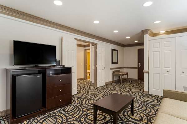 Accessible - Suite 2 Doubles, Mobility Accessible, Communication Assistance, Roll In Shower, Sofabed, Microwave And Refrigerator, Non-Smoking, Full Breakfast