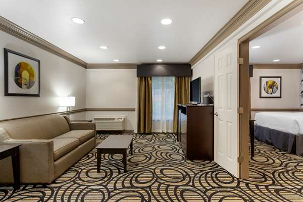 Accessible - Suite 2 Doubles, Mobility Accessible, Communication Assistance, Roll In Shower, Sofabed, Microwave And Refrigerator, Non-Smoking, Full Breakfast