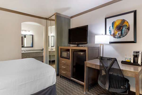 1 Queen Bed, Non-Smoking, Exterior Entrance, Microwave And Refrigerator, Wi-Fi, Full Breakfast