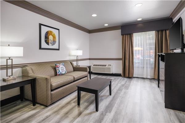 Accessible - Suite 2 Doubles, Mobility Accessible, Communication Assistance, Roll In Shower, Sofabed, Microwave And Refrigerator, Non-Smoking, Full Breakfast