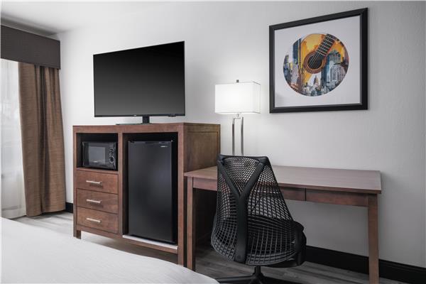 Accessible - 1 King, Mobility Accessible, Communication Assistance, Bathtub, Microwave And Refrigerator, Non-Smoking, Full Breakfast