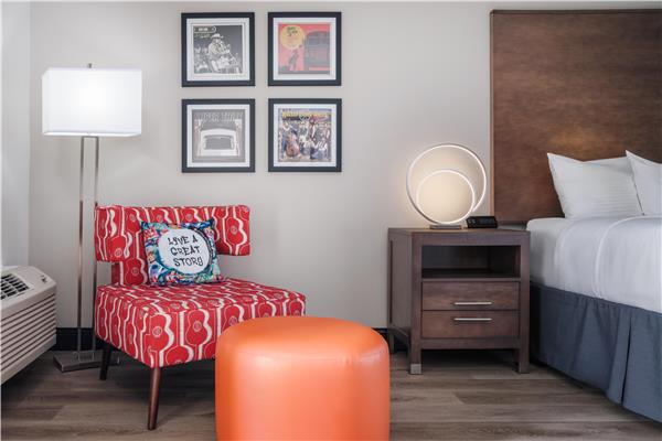 Accessible - 1 King, Mobility Accessible, Communication Assistance, Bathtub, Microwave And Refrigerator, Non-Smoking, Full Breakfast