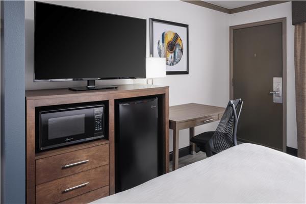 1 Queen Bed, Non-Smoking, Exterior Entrance, Microwave And Refrigerator, Wi-Fi, Full Breakfast