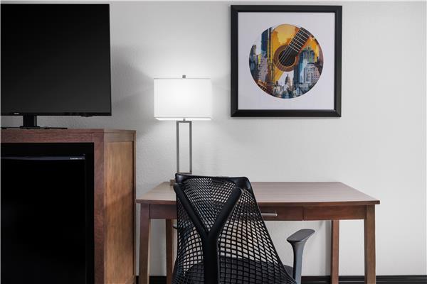 1 Queen Bed, Non-Smoking, Exterior Entrance, Microwave And Refrigerator, Wi-Fi, Full Breakfast