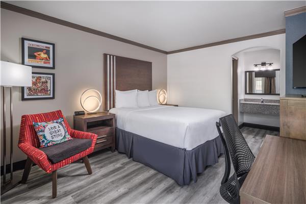 1 Queen Bed, Non-Smoking, Exterior Entrance, Microwave And Refrigerator, Wi-Fi, Full Breakfast
