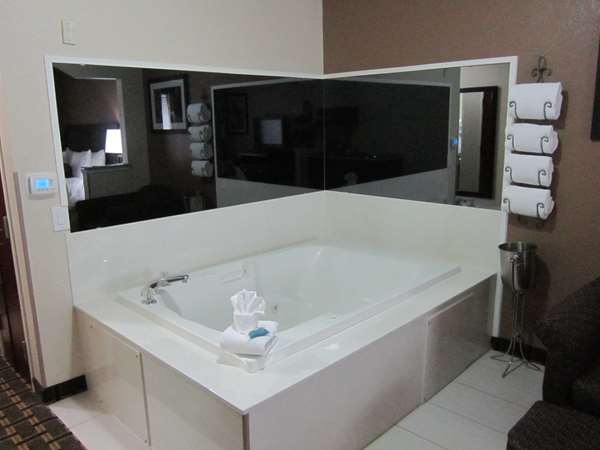 Pool - Best Western Plus Cutting Inn Weatherford - I-20, Exit 408