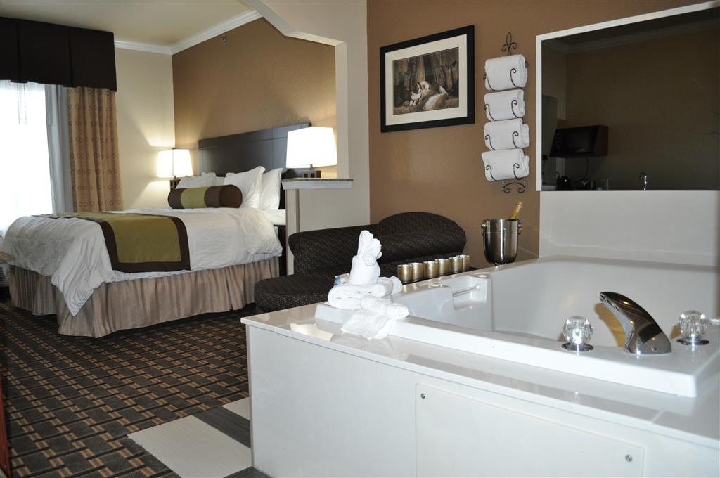 Best Western Plus Cutting Horse Inn & Suites-guestroom-Guest Room,Full Bar,Indoor/Interior,On-Site,Recreation.jpg