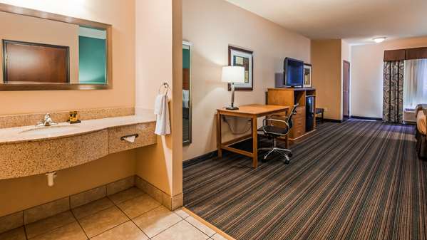 Suite - Best Western Plus Seminole Hotel & Suites
