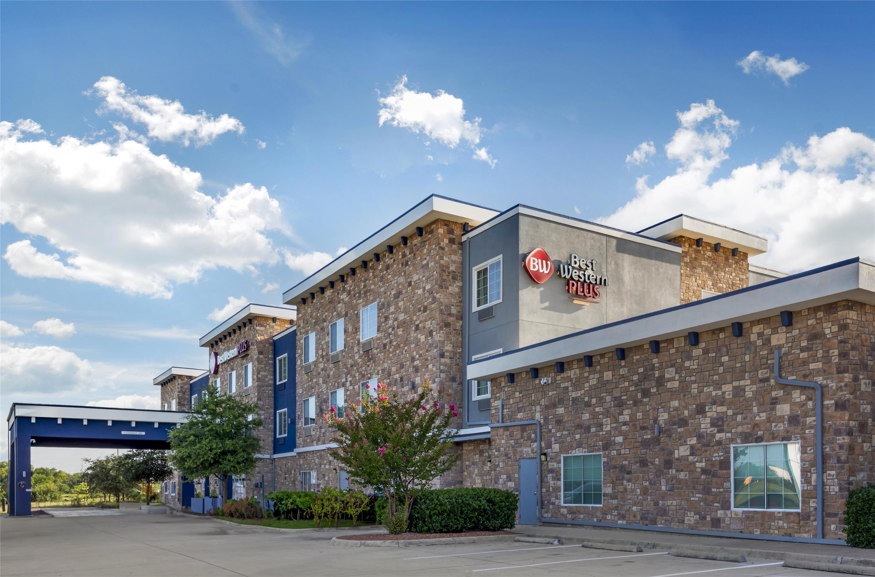 Exterior | Best Western Plus Fort Worth Forest Hill Inn & Suites