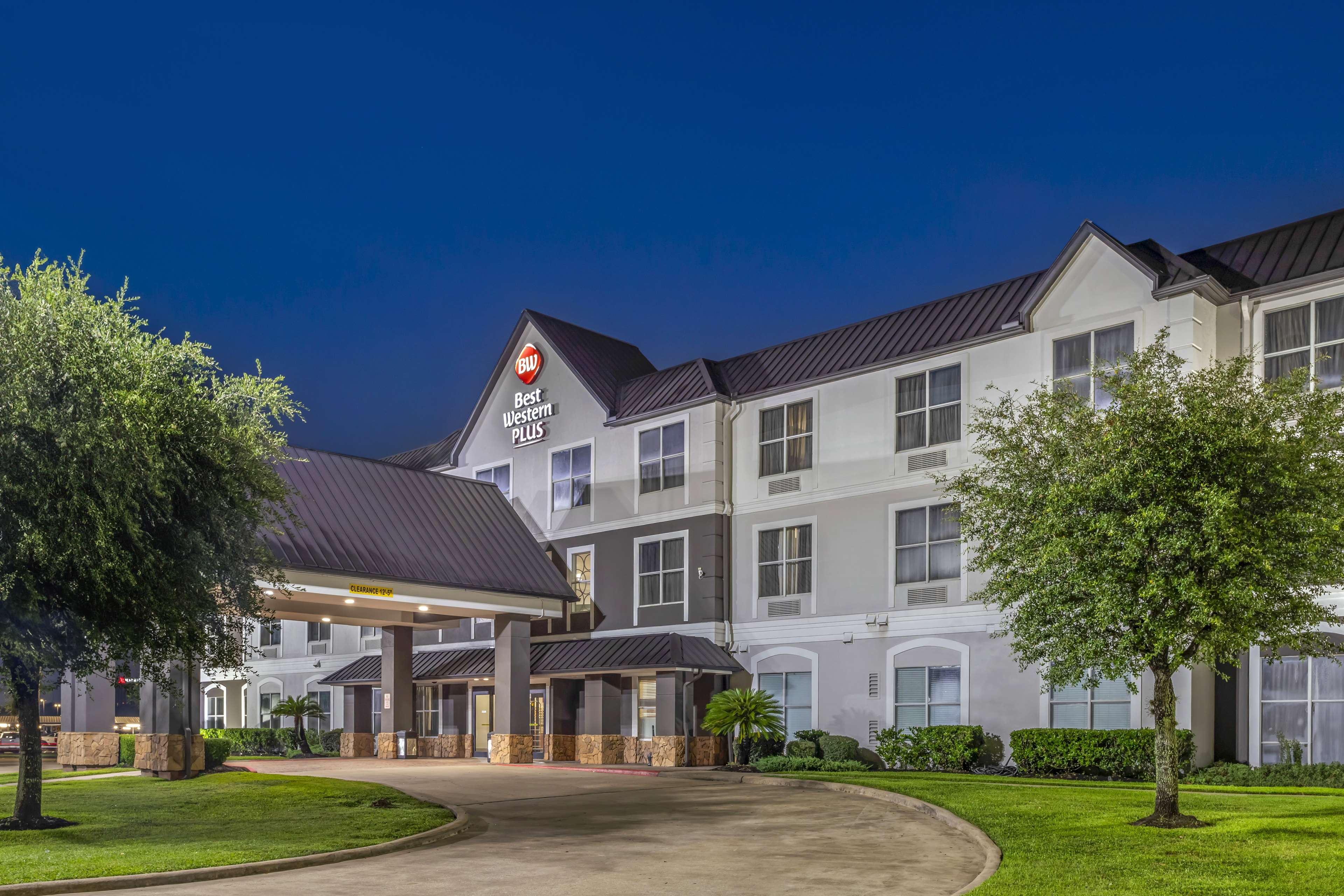 Best Western Plus Hobby Airport Inn Suites