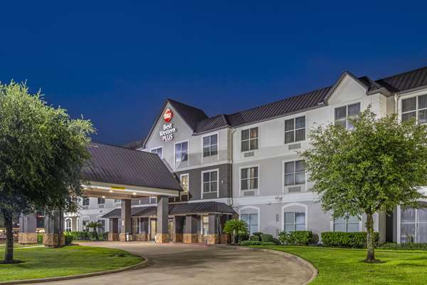 On-Site,Outdoor/Exterior,Exterior View of Building