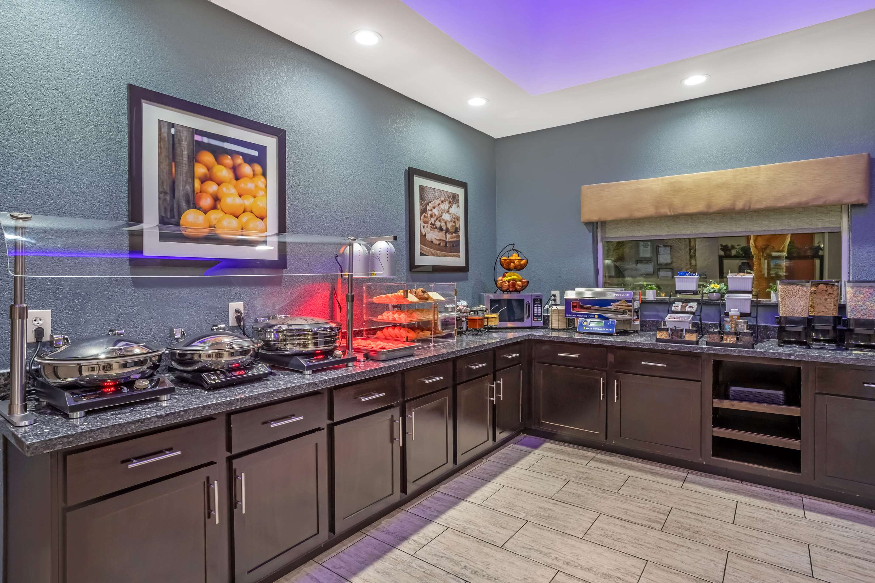 Breakfast Area | Best Western Plus Lake Jackson Inn & Suites