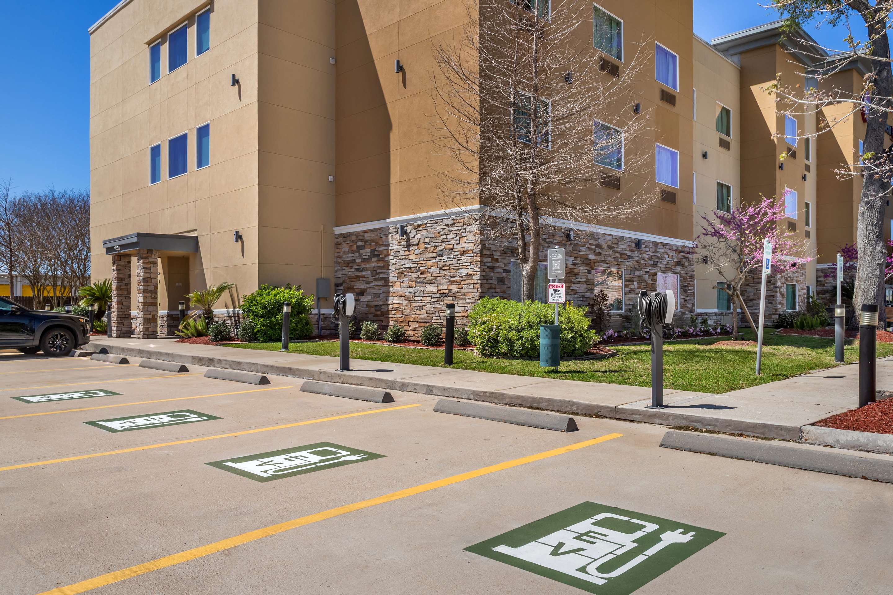 EV Charging Station | Best Western Plus Lake Jackson Inn & Suites