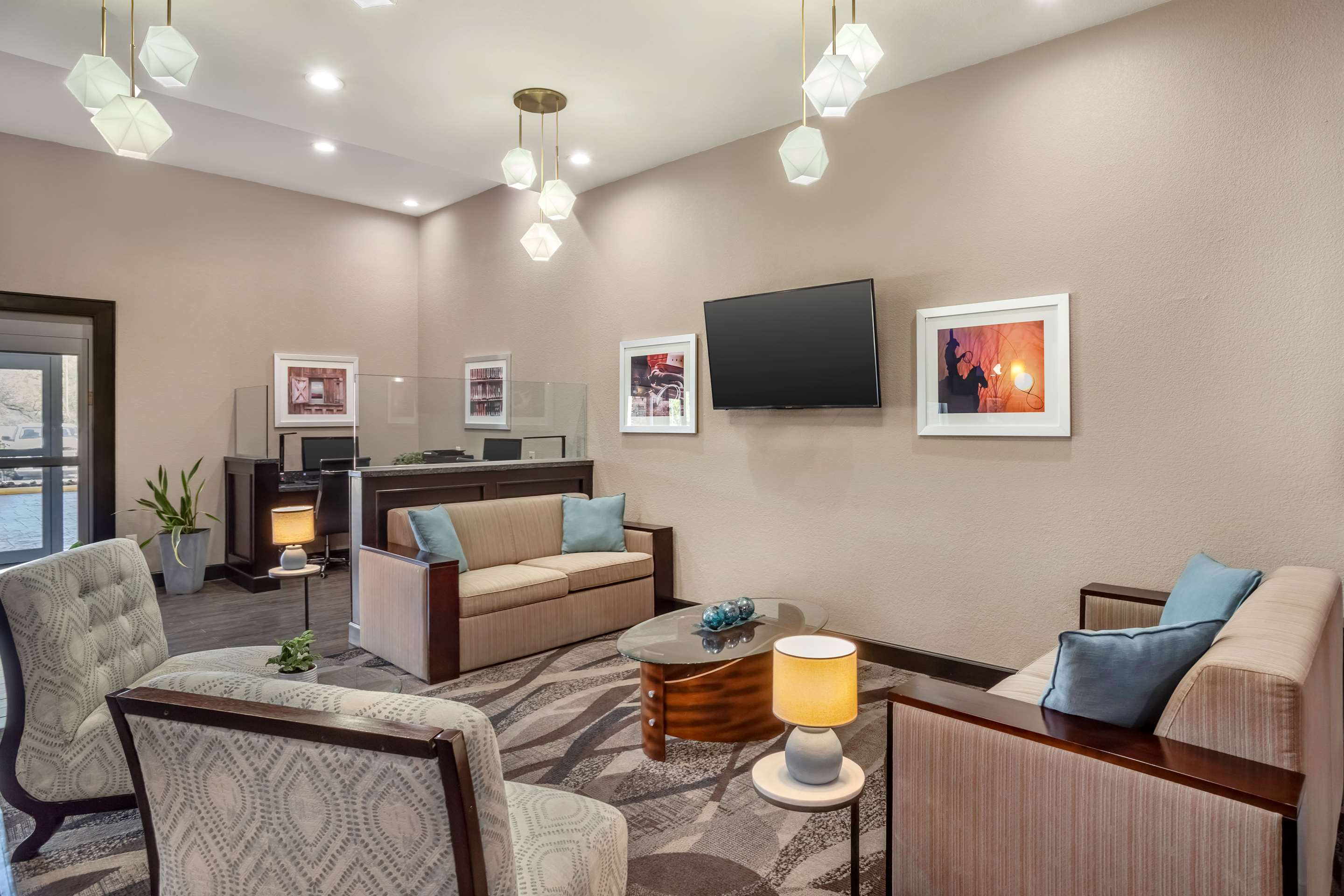 Lobby | Best Western Plus Lake Jackson Inn & Suites