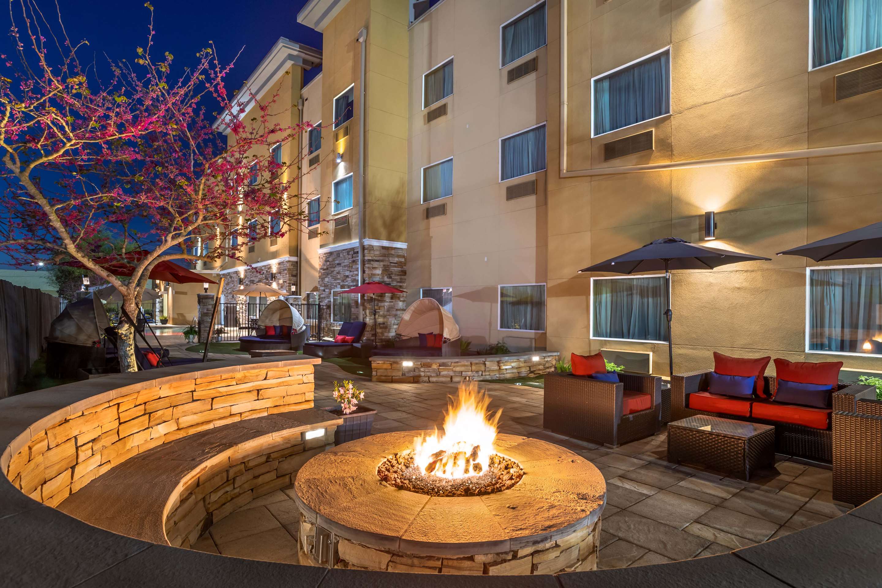 Patio | Best Western Plus Lake Jackson Inn & Suites