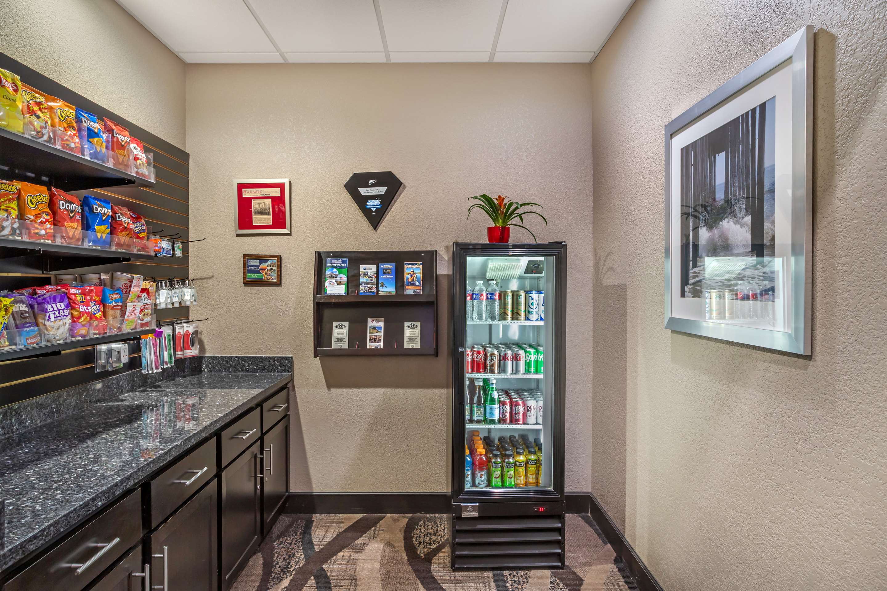 Sundry shop | Best Western Plus Lake Jackson Inn & Suites