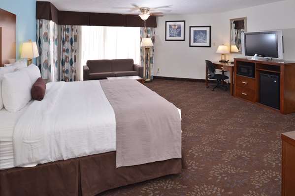  - Best Western Plus Airport Hotel & Conference Center - I-10, Exit 25