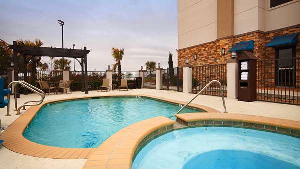 Pool - Best Western Plus Flatonia Inn - I-10, Exit 661