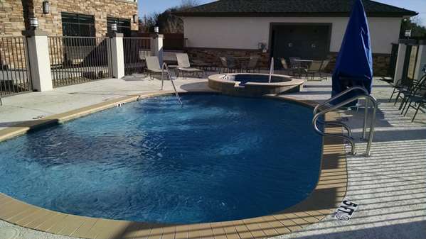 Pool - Best Western Plus Flatonia Inn - I-10, Exit 661