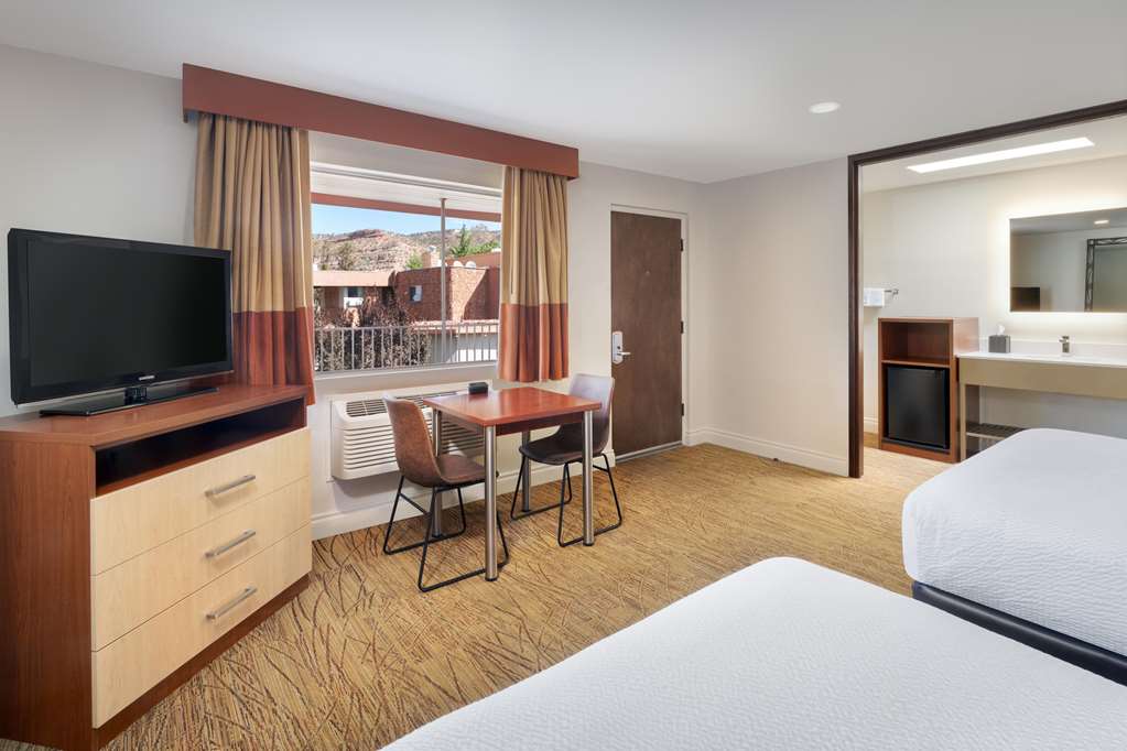 Best Western Red Hills - Tap to explore photos