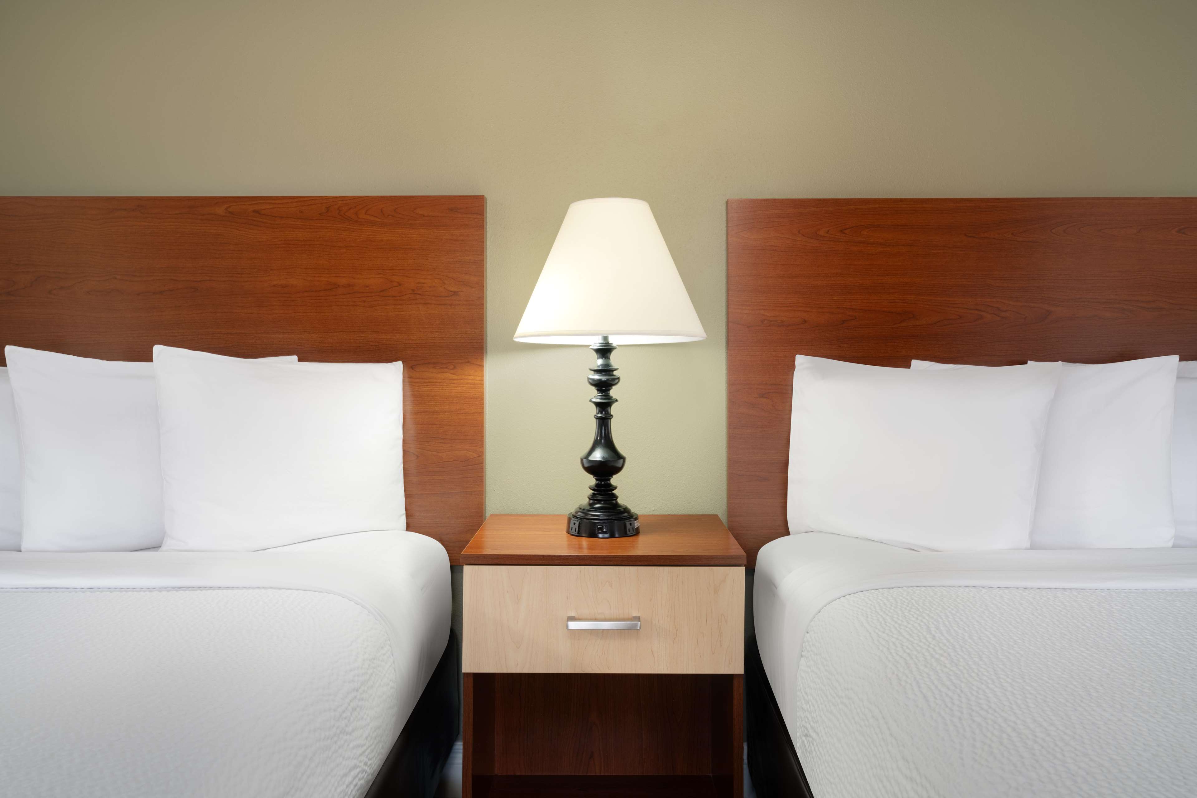 Best Western Red Hills Room Type - 2 Queen Beds, Mobility Accessible, Bathtub, Non-Smoking, Full Breakfast