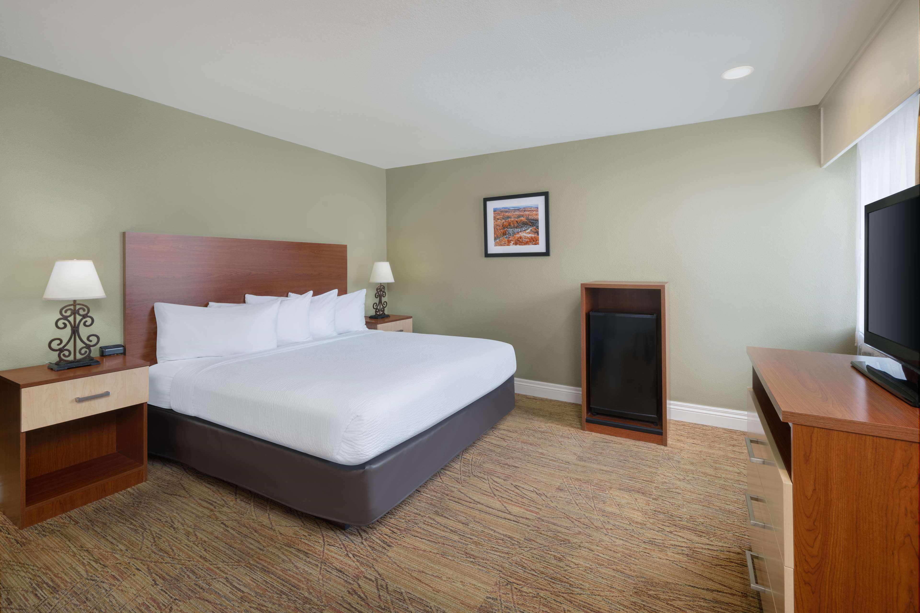 Best Western Red Hills Room Type - 1 King Bed, Mobility Accessible, Roll In Shower, Non-Smoking, Full Breakfast Best Western Red Hills Room Type - 1 King Bed, Mobility Accessible, Roll In Shower, Non-Smoking, Full Breakfast