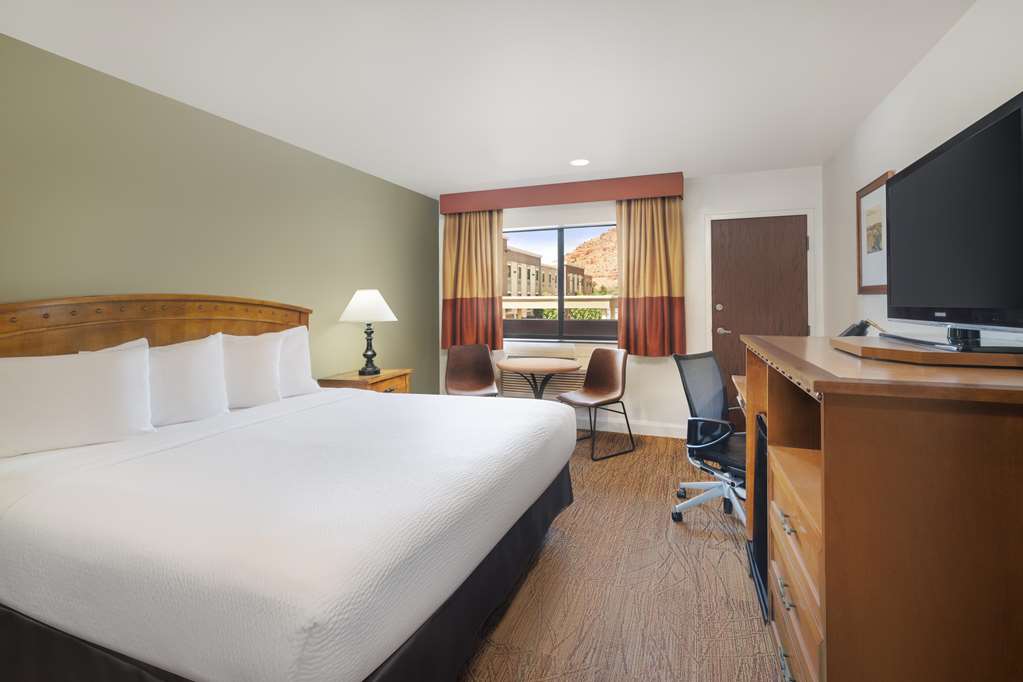Best Western Red Hills-guestroom-Guest Room,On-Site.jpg