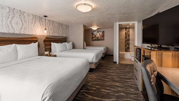 2 Queens 1 Double, Non-Smoking, Family Room, High Speed Internet Access, 50 Inch Flat Screen Television, Microwave And Refrigerator, Coffee Maker, Full Breakfast