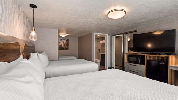 2 Queens 1 Double, Non-Smoking, Family Room, High Speed Internet Access, 50 Inch Flat Screen Television, Microwave And Refrigerator, Coffee Maker, Full Breakfast