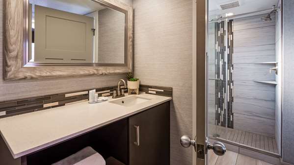 1 Queen 1 Double, Non-Smoking, Two Bedrooms, High Speed Internet Access, 50 Inch Flat Screen Television, Microwave And Refrigerator, Coffee Maker, Full Breakfast