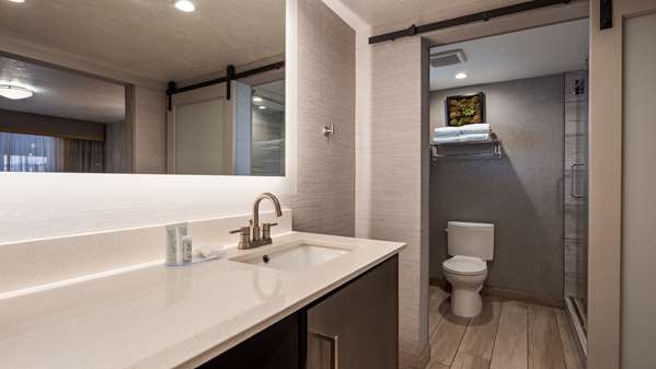 2 Queen Beds, Non-Smoking, High Speed Internet Access, 50 Inch Flat Screen Television, Microwave And Refrigerator, Coffee Maker, Hairdryer, Full Breakfast