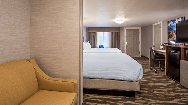 2 Queen Beds, Non-Smoking, High Speed Internet Access, Sofabed, Microwave, Refrigerator, Coffee Maker, Full Breakfast