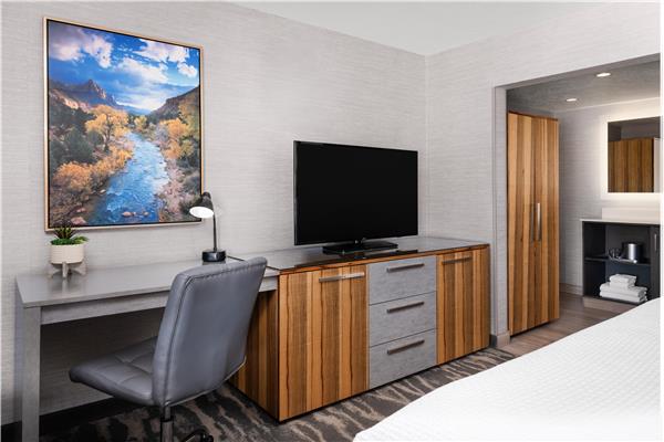 1 King Bed, Non-Smoking, High Speed Internet Access, 50 Inch Flat Screen Television, Microwave And Refrigerator, Coffee Maker, Hairdryer, Full Breakfast